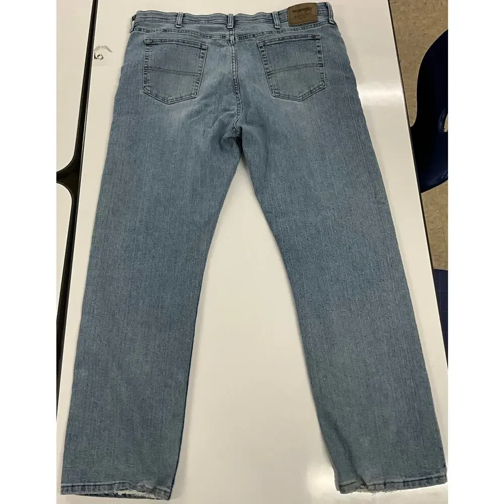 Wrangler Authentics Men’s Jeans 38X32 Stretch Waist Light Wash RN 130273